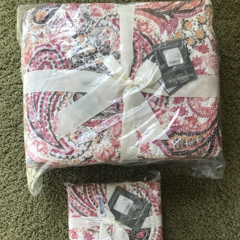 Nordstrom Full/Queen Quilt w/ 1 sham